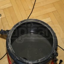 brudna woda po czyszczeniu tapicerki narożnika