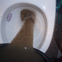 brudna woda po czyszczeniu tapicerki rogówki